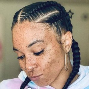 Frecklefacemomo Headshot