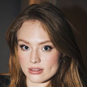 Freya Ridings Headshot 7 of 9