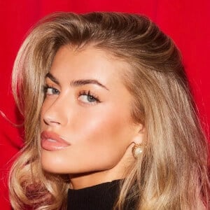 Freya Tidy Headshot 3 of 12