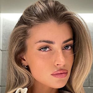 Freya Tidy Headshot 7 of 12
