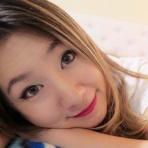 Fuslie Headshot 2 of 6