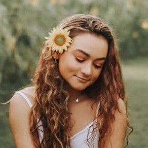 Gabbie Gonzalez Headshot 2 of 7