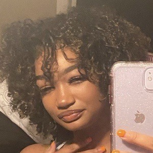 gabrielle_jada Headshot 5 of 10