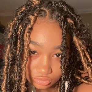 gabrielle_jada Headshot 8 of 10