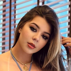 Gabyzinha Vrech Headshot 5 of 7