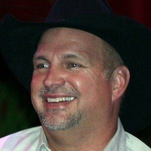 Garth Brooks Headshot 5 of 10