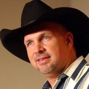 Garth Brooks Headshot 7 of 10