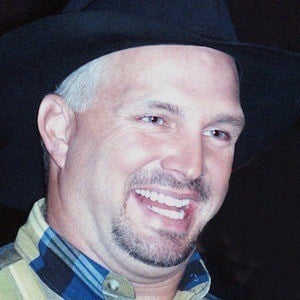 Garth Brooks Headshot 9 of 10