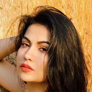 Geet Gambhir Headshot 2 of 7