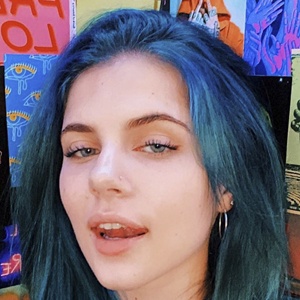 Genevieve Harlow at age 18