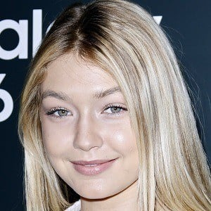 Gigi Hadid Headshot 6 of 9