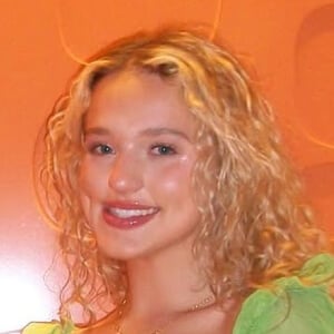 Gigi Juliana Headshot 6 of 6