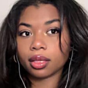 Gigi's Asmr Headshot 6 of 6