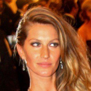 Gisele Bündchen at age 32