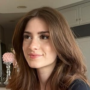 giuliahere Headshot 2 of 4