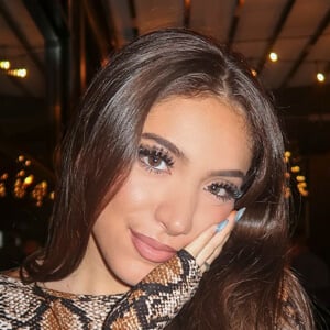 gloriresta Headshot 2 of 6