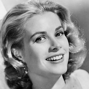 Grace Kelly Headshot 4 of 5