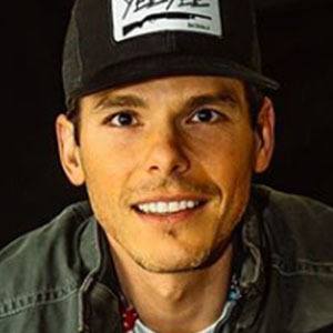 Granger Smith Headshot 4 of 10