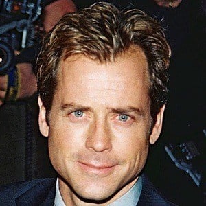 Greg Kinnear Headshot 7 of 7