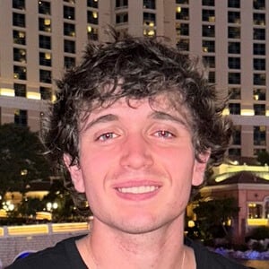 Guille Gars Headshot 3 of 3