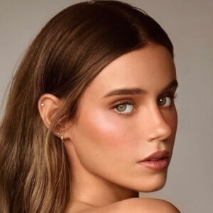 Hailey Grice Headshot 6 of 10