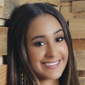 Haley Bujeda Headshot 7 of 10