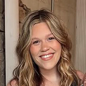 Haley Shofner Headshot 5 of 6