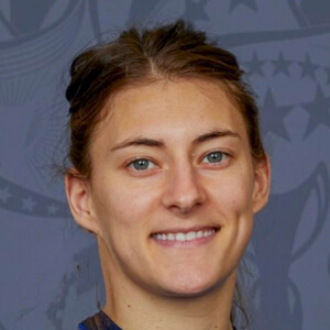 Hannah Blundell Headshot 3 of 5