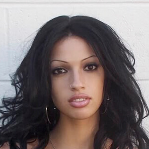 Hannah Isabel Corallo Headshot 5 of 6