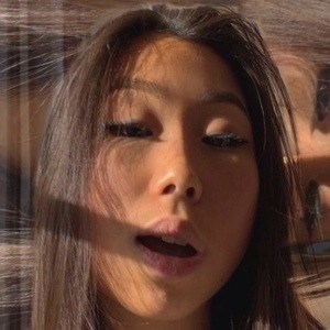 Hannah Li Headshot 6 of 10