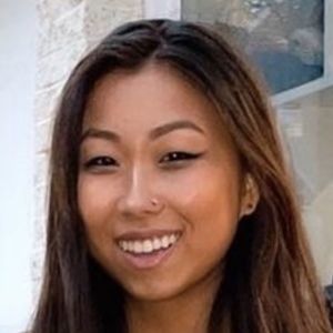 Hannah Li Headshot 8 of 10