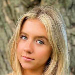 Hannah Lowery Headshot 7 of 17