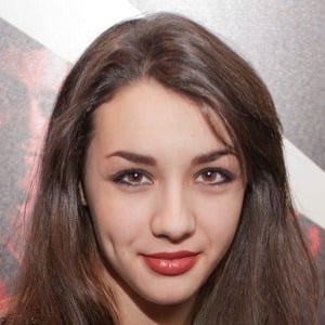 Hannah Marks Headshot 4 of 10