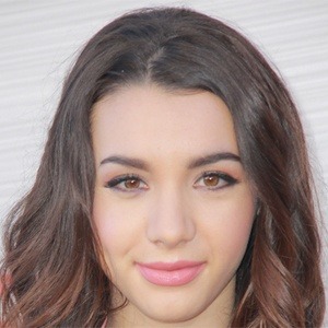 Hannah Marks Headshot 6 of 10