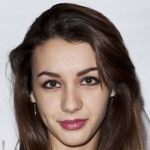 Hannah Marks Headshot 7 of 10