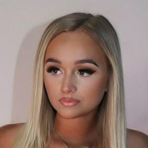 Hannah Poole Headshot 4 of 5