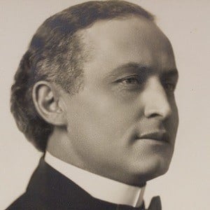 Harry Houdini Headshot 5 of 9