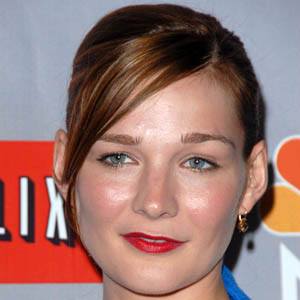 Heather Burns - Bio, Family, Trivia | Famous Birthdays