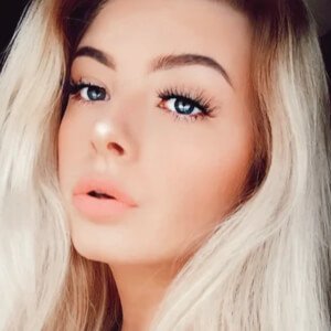 Heaven Leigh - Age, Family, Bio | Famous Birthdays