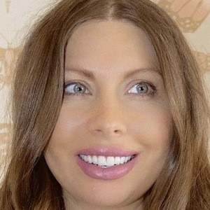 Heidi Nicolle Headshot 6 of 10