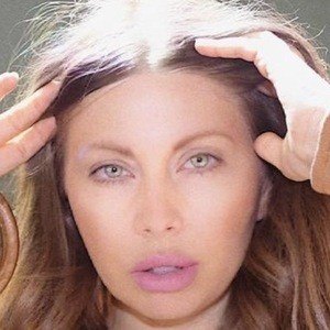 Heidi Nicolle Headshot 7 of 10