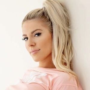 Heidi Somers Headshot 6 of 10