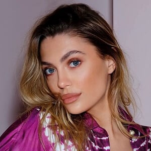 Heloise Agostinelli Headshot 8 of 9