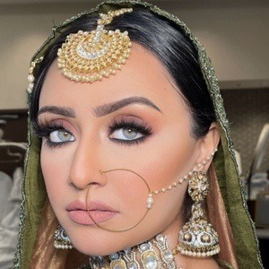 Henna Ahmed Headshot 2 of 10
