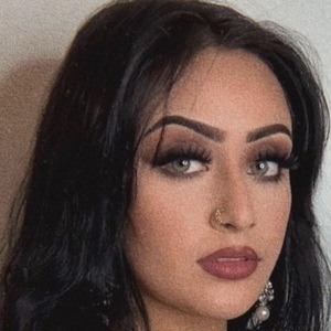Henna Ahmed Headshot 5 of 10