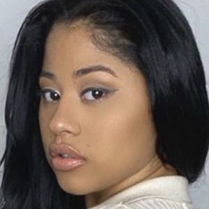 Hennessy Carolina Headshot 9 of 10