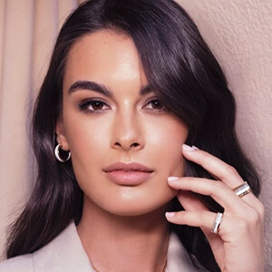 Hessa AlSanea Headshot 5 of 6
