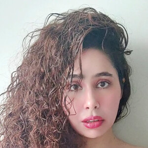 Himanee Bhatia Headshot 6 of 10