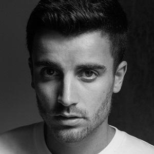 Hobbie Stuart - Age, Family, Bio | Famous Birthdays