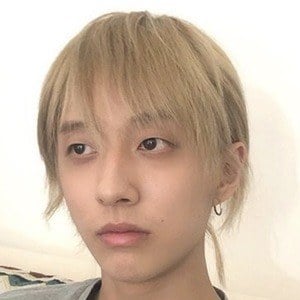 Holland_vvv Headshot 2 of 10